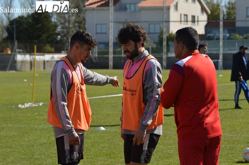 Caramelo ya es uno más en los entrenamientos del Salamanca UDS