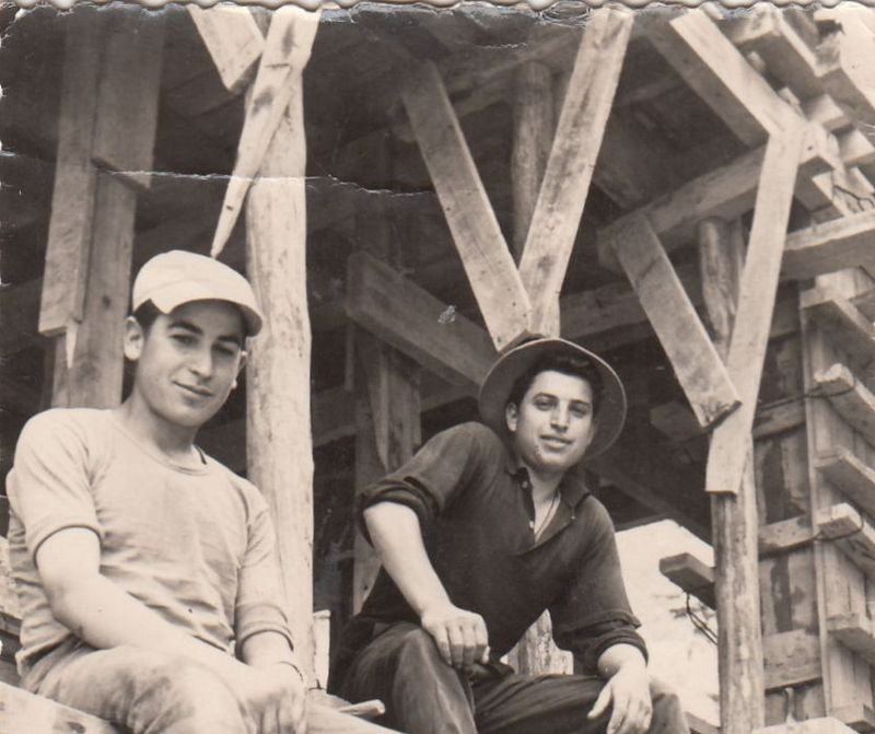 El Instituto de las Identidades digitaliza fotografías antiguas