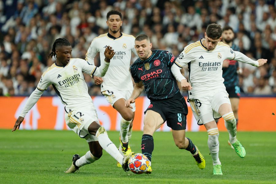 La Champions es una locura en el Bernabéu: el Real Madrid y el City se dejan el pase a semis para Manchester (3-3)