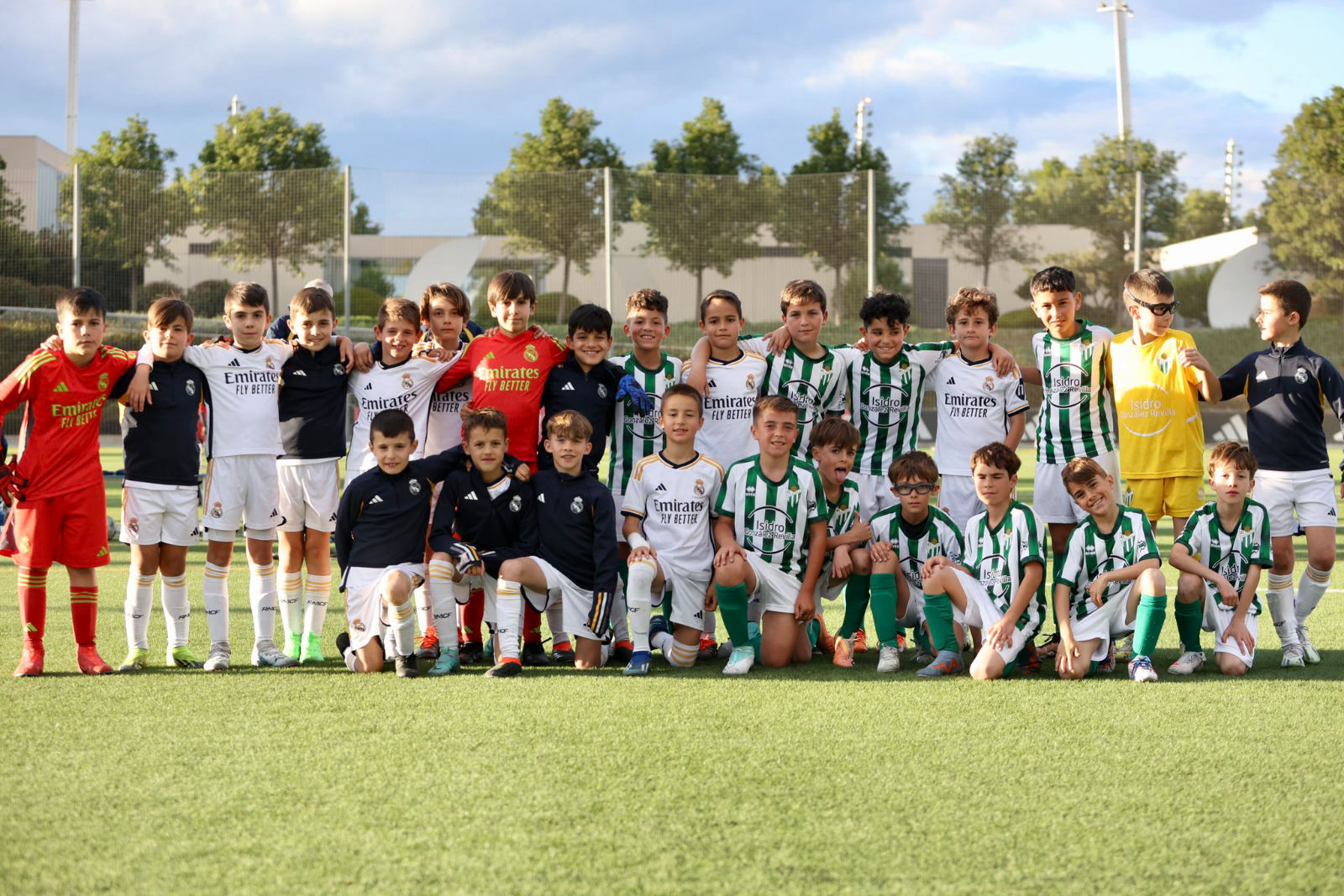El día inolvidable de la cantera del CD Guijuelo con el Real Madrid: del Santiago Bernabéu y las Champions... a jugar en Valdebebas unos amistosos