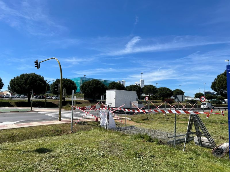 Inicio de las obras de la pasarela peatonal de Carbajosa en la SA-20 