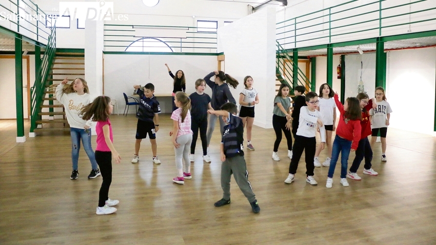 Pequeños y mayores ocupan 400 plazas en actividades de ocio y cultura en Vitigudino