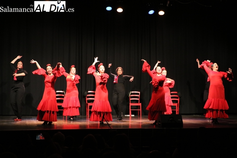 El flamenco de La Cantera de Tamara Navarro La Gitana llena el Centro Cultural de Vitigudino