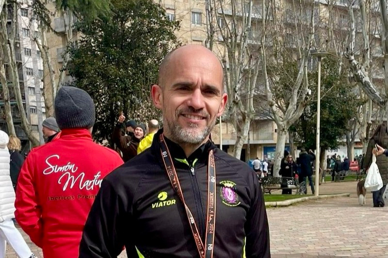 El concejal y atleta peñarandino Pedro Pérez, en la delegación CyL para la conquista del Campeonato de España de 10 km en ruta