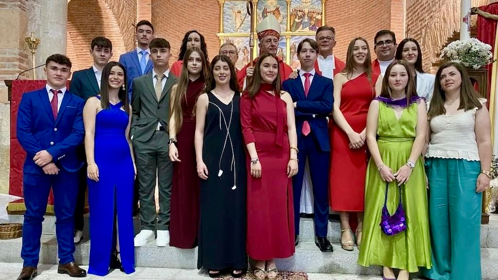14 jóvenes reciben la Confirmación en Paradinas
