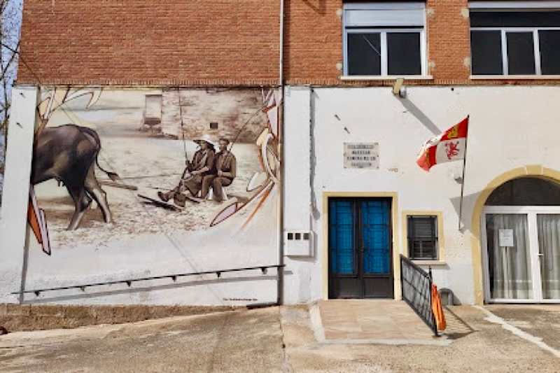 La residencía de Salmoral comienza el proceso para convertirse en casa rural y albergue