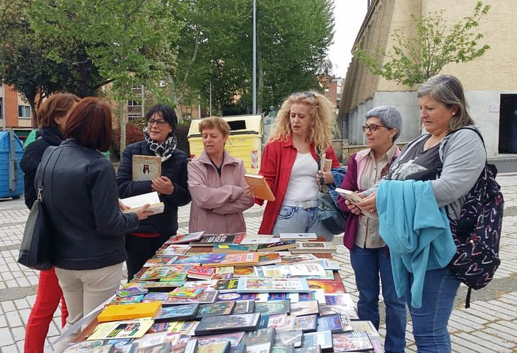 Un intercambio de libros y esquejes en este bario de Salamanca 