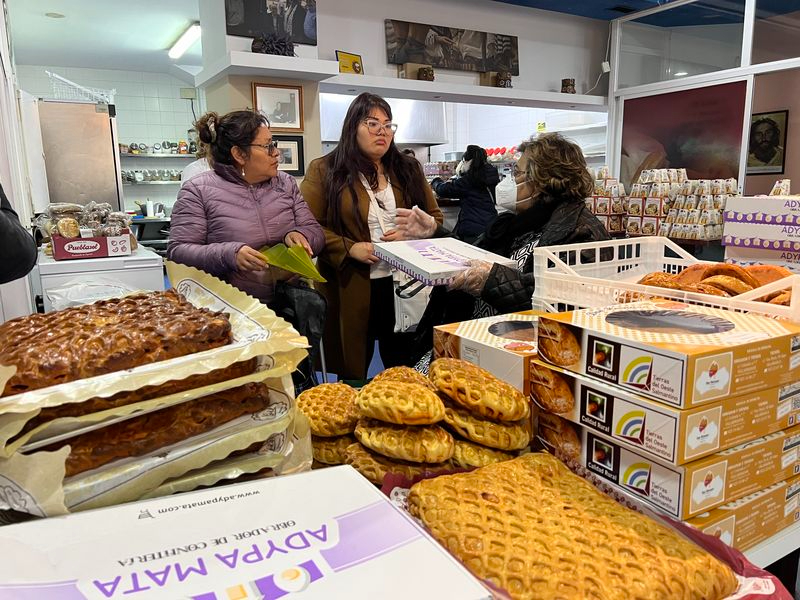 El Comedor de los Pobres reparte hornazo para más de 150 personas