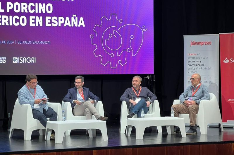 Mesas redondas, ponencias y debate en la jornada de digitalización y monitorización del porcino Ibérico en Guijuelo