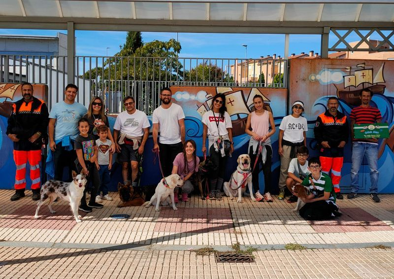 Talleres y actividades en la I Feria de Adopción de Carbajosa para concienciar de la responsabilidad de tener una mascota