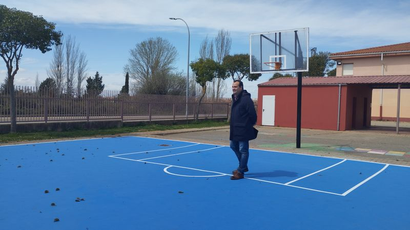 Renovada pista de baloncesto en este colegio de Santa Marta de Tormes