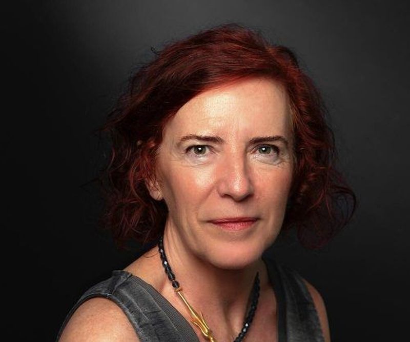 La escritora Reyes Navas Montalvo presenta este sábado en Letras Corsarias su sorprendente novela De tres a cinco minutos