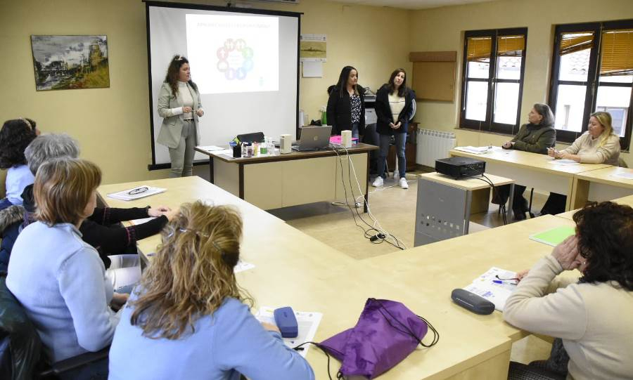 El Ayuntamiento apuesta 12 años después por impartir una acción sobre atención sociosanitaria