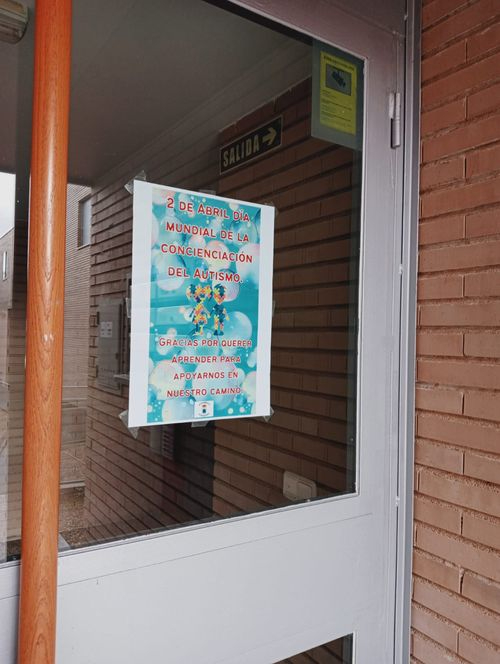 Guerra de pompas, charlas, un corto... Aldeatejada se vuelca con el Autismo 