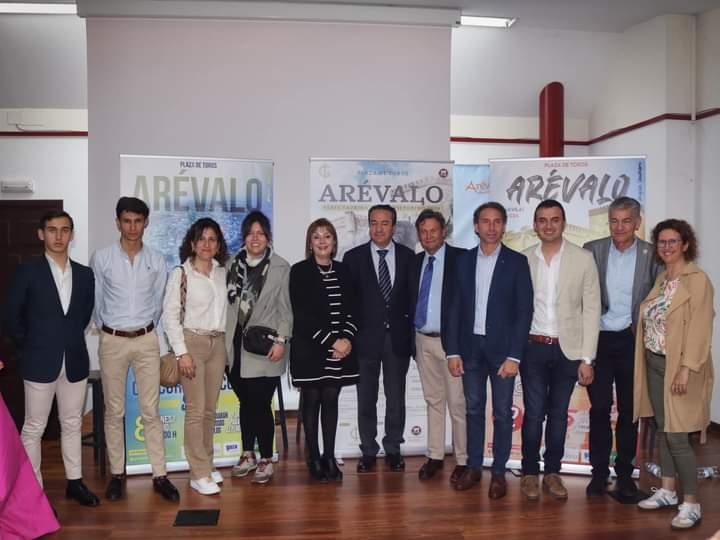 Terna salmantina en una corrida concurso en Arévalo