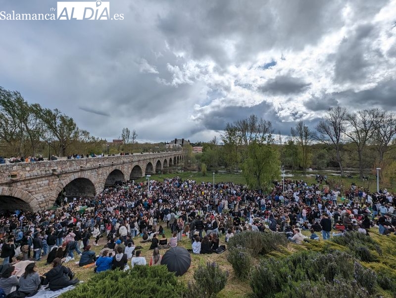 Salamanca desafía al tiempo desapacible y vuelve a buscar el verde para celebrar el Lunes de Aguas 