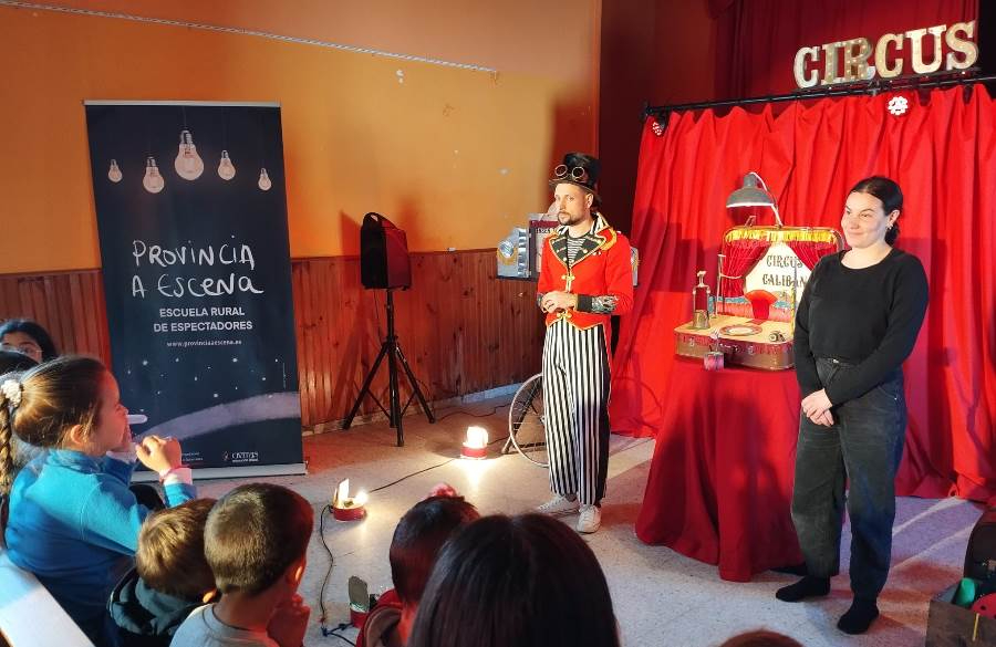 El IES Campo Charro y los CRA Río Águeda y Campo de Argañán acogen el paso de ‘Provincia a Escena’