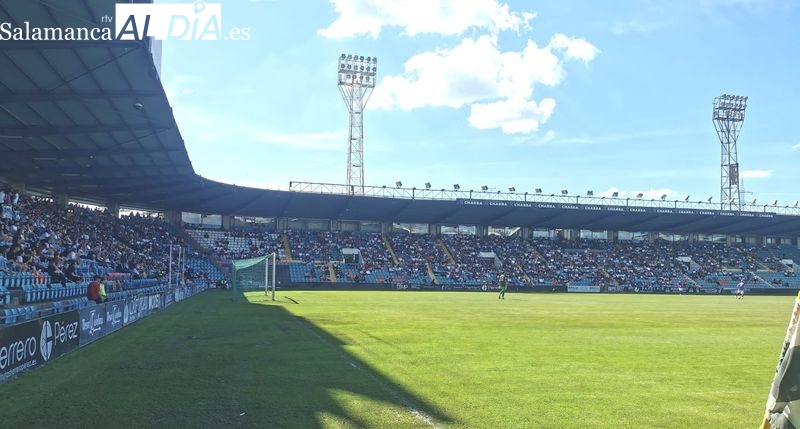 Ambientazo en el Helmántico para acercar al Salamanca UDS al ascenso a Segunda Federación con 6.300 personas