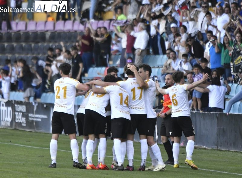 El Salamanca UDS y el Real Ávila mantienen el pulso por el ascenso directo a dos puntos