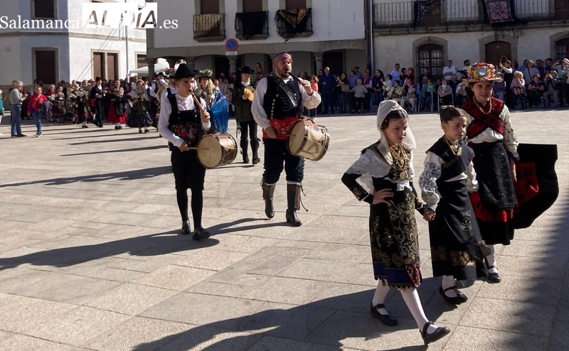 La Boda charra del grupo Surco pone un excelente broche en Villavieja a la I Feria Primavera Charra