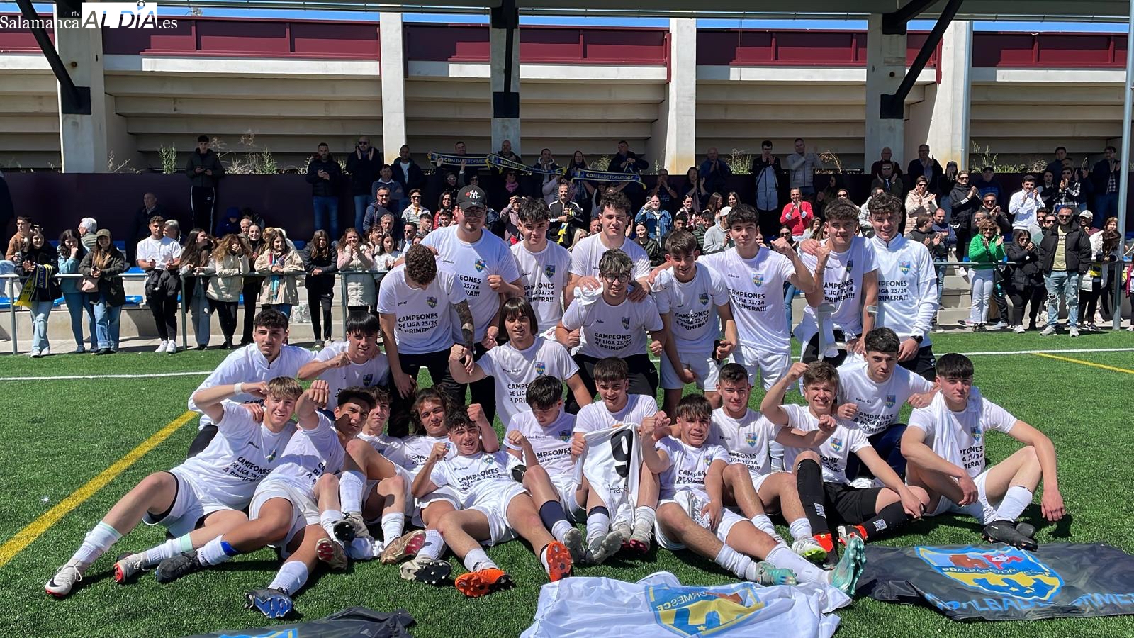 El Juvenil hace historia al ganar la liga imbatidos y consigue el ascenso a Primera División