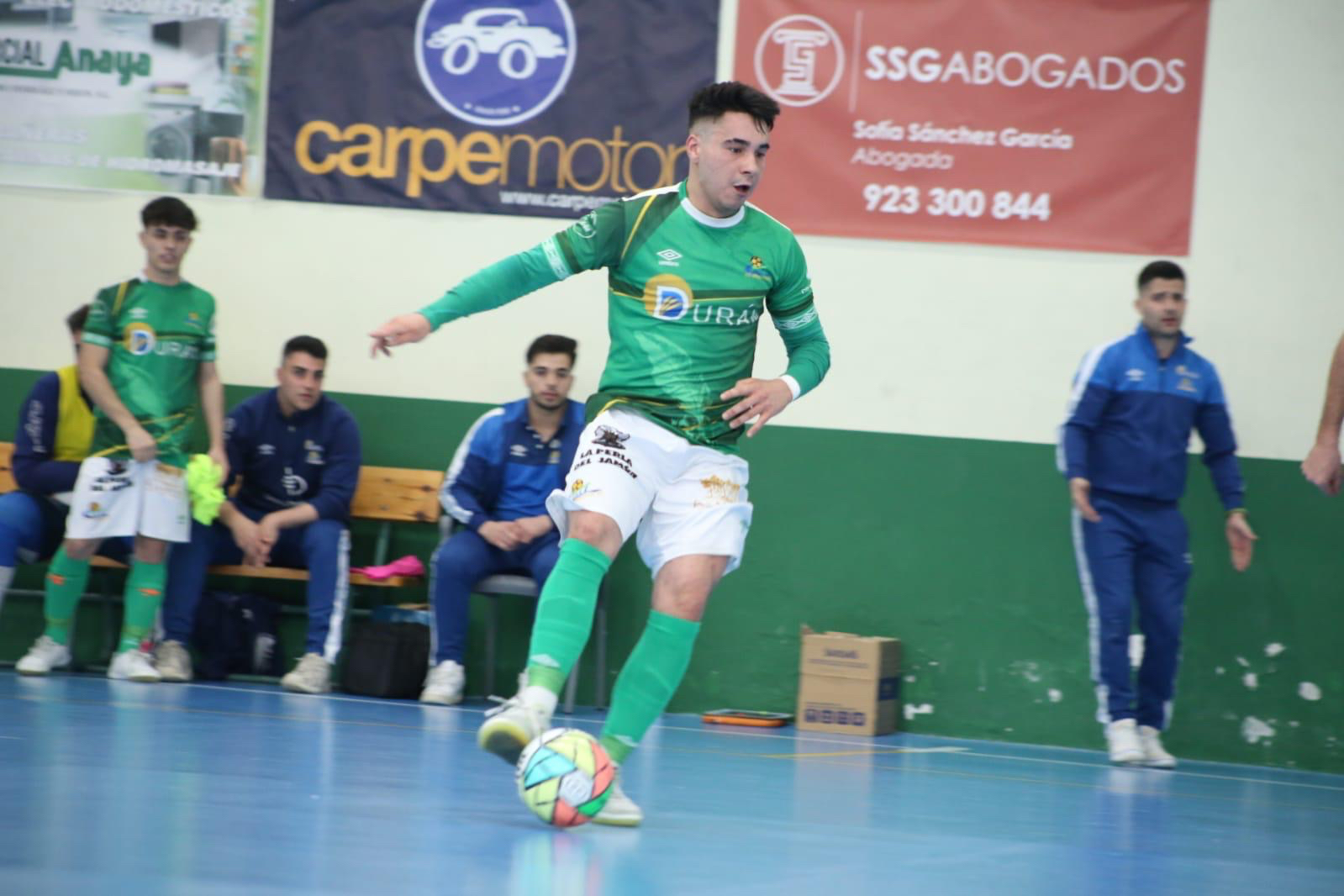 El Piensos Durán Albense golea para mantenerse en play off (1-7)