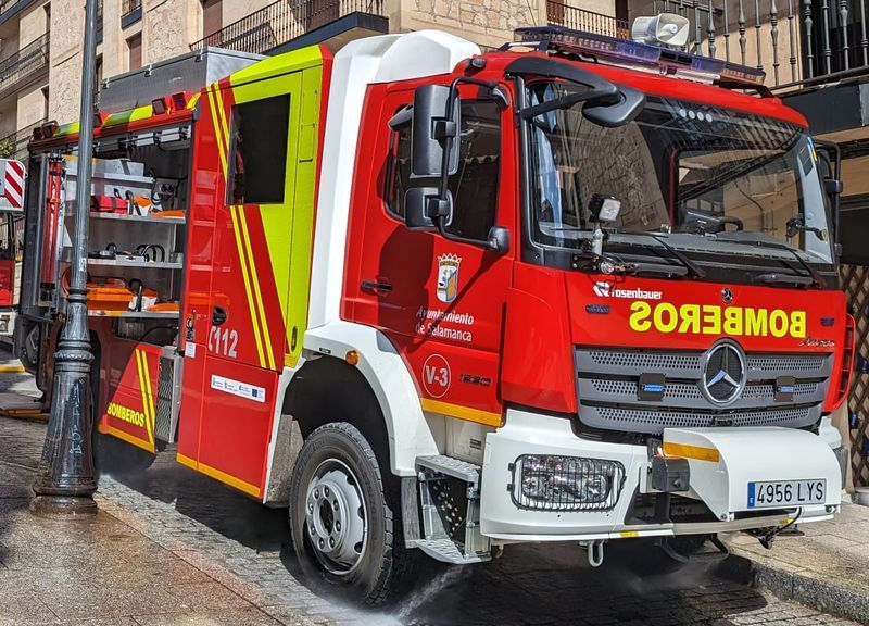 Susto en Pizarrales por el incendio de una autocaravana