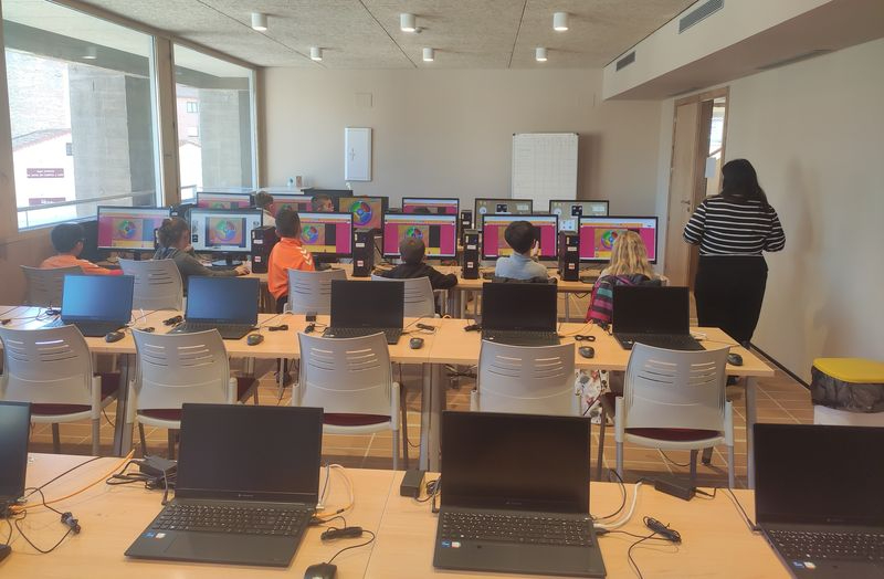 Comienzan las actividades formativas del nuevo trimestre en el Aula de Informática de Carbajosa