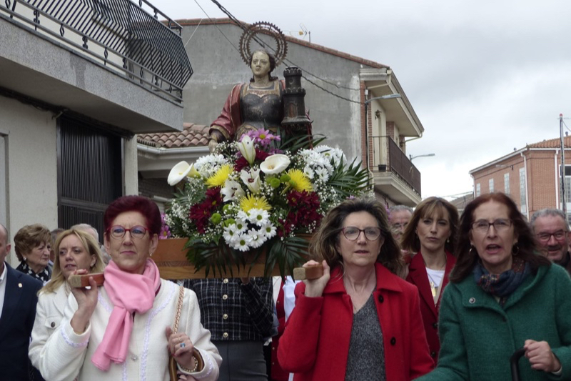 La lluvia se detiene para vivir la esperada procesión de Santa Barbara en Villoria