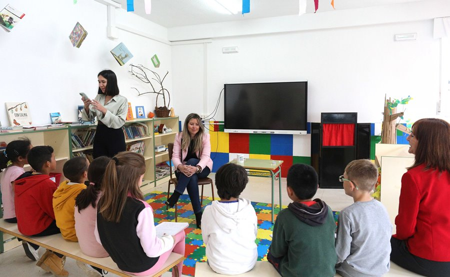 Alumnos del CRA Campo de Argañán entrevistan a Laura Vicente