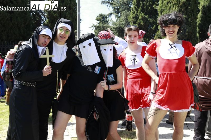 Disfraces, diversión y charanga en las fiestas de Geografía e Historia