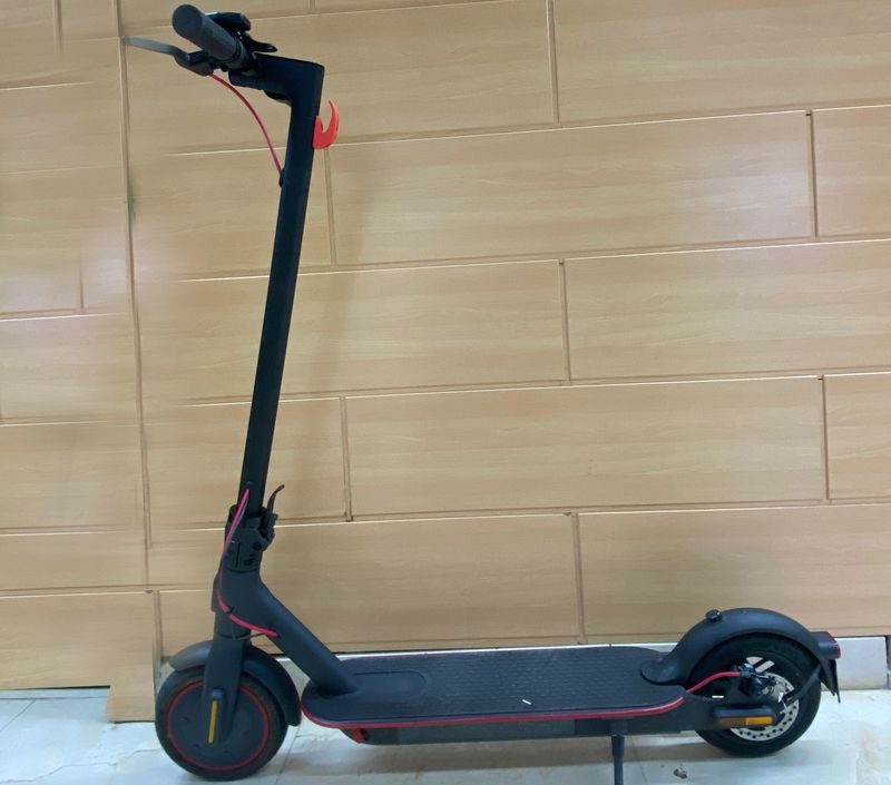 Persecución en el barrio de San José para capturar al ladrón que huía en el patinete eléctrico que había robado