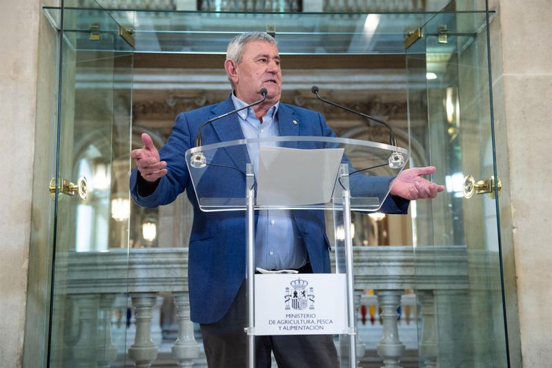 Planas y UPA firman el acuerdo para activar las medidas de apoyo al campo