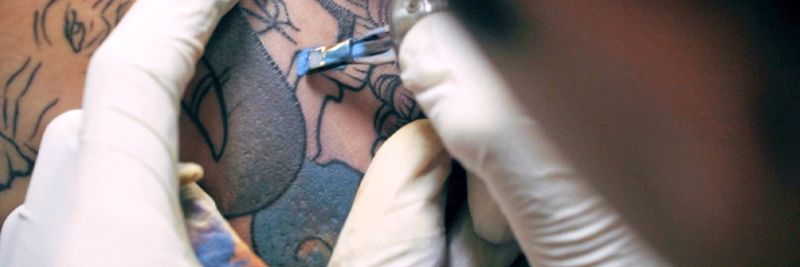 Retiran del mercado tintas para tatuaje y maquillaje permanente por no cumplir la normativa 