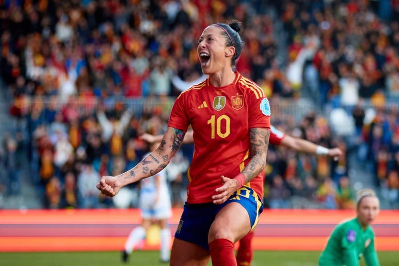 España suda para deshacerse de una atrevida Chequia en El Plantío (3-1)