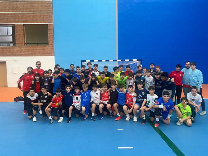 Promesas del balonmano de Castilla y León se forman en Peñaranda de Bracamonte 