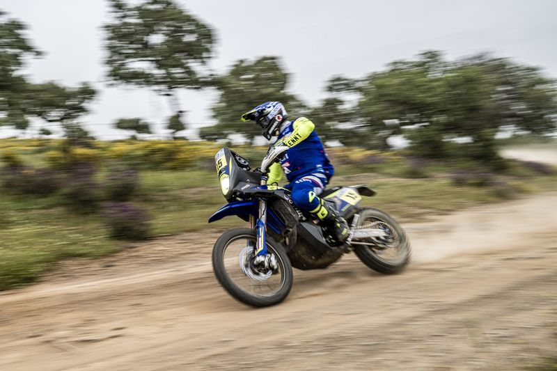 Santolino termina noveno: funde su neumático y se retrasa en Portugal