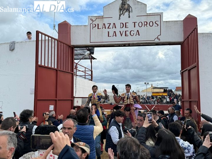 Ismael Martín y el debutante Pedro Andrés, a hombros