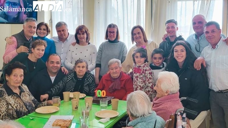 Vitorina Fernández Fuentes celebra en la residencia de Bañobárez sus 100 años de vida
