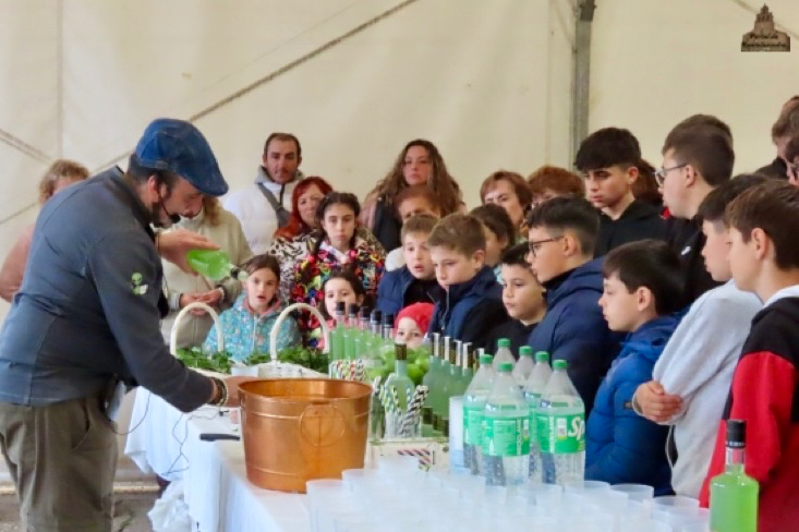 Cantalapiedra inicia sus fiestas con una masterclass de Teo Marcos y 300 mojitos repartidos