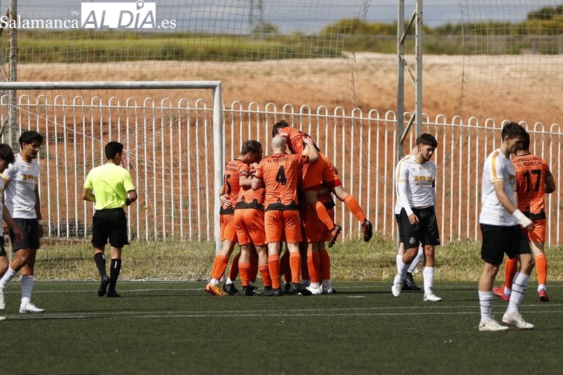 El Ciudad Rodrigo se lleva el derbi con el filial del Salamanca UDS y encara el ascenso a Tercera Federación (1-3)