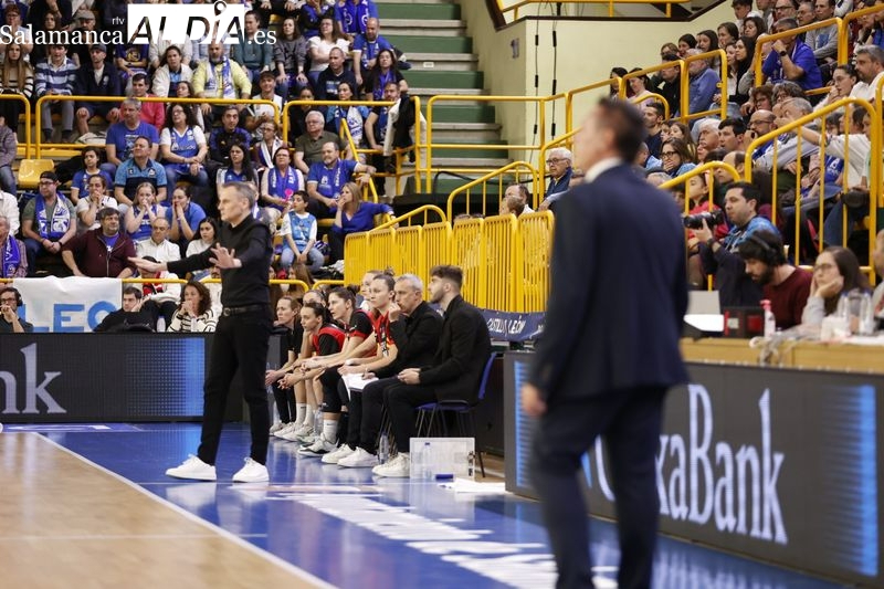 Nacho Martínez y Roberto Íñiguez elogian a la Marea Azul tras el Perfumerías Avenida - Uni Girona: Merecen un monumento