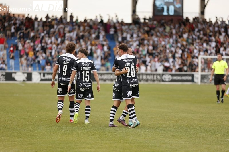 Unionistas está cerca de la Copa del Rey con tres puntos de ventaja sobre el Arenteiro y el Dépor por fin asciende a Segunda