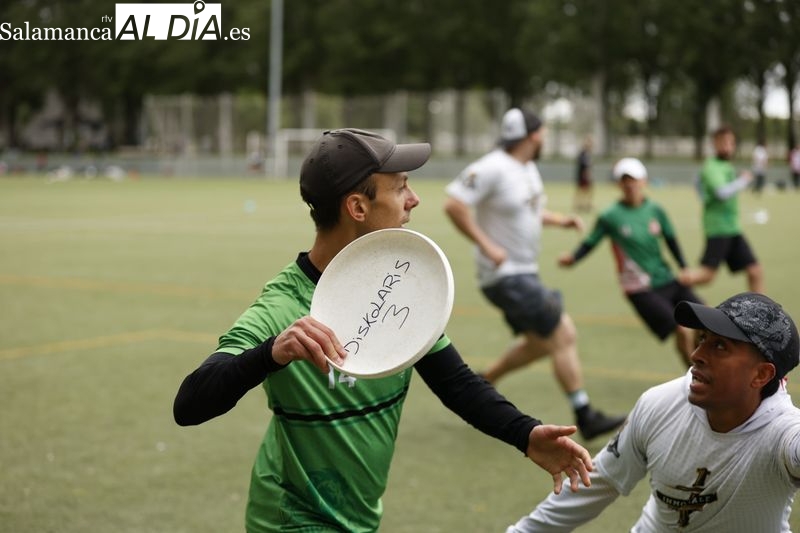 Centenar y medio de personas se ven las caras en el Torneo de Ultimate Frisbee en La Aldehuela