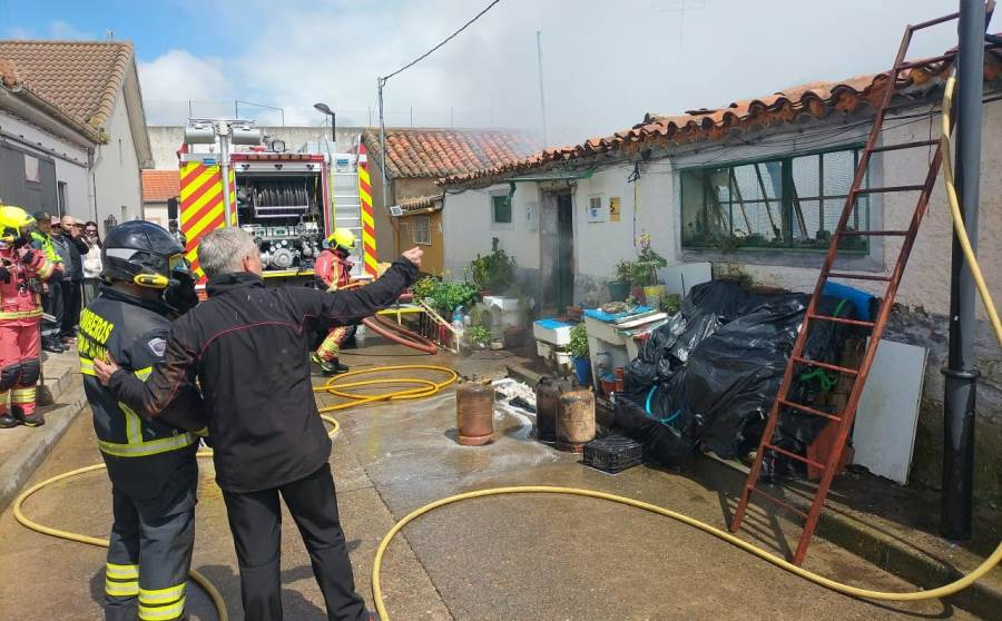 Un guardia civil fuera de servicio evita que un incendio se convierta en una tragedia en La Fuente