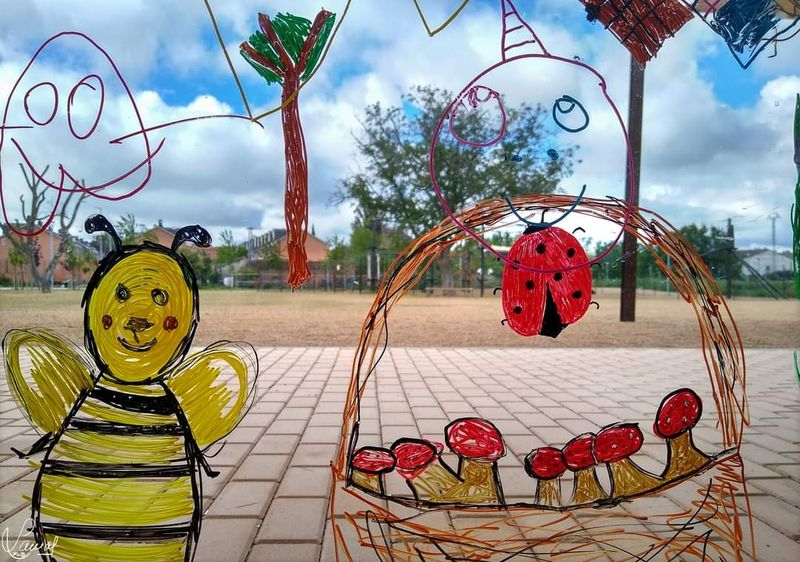 Los originales dibujos que llenan de color los Huertos Urbanos de Salamanca