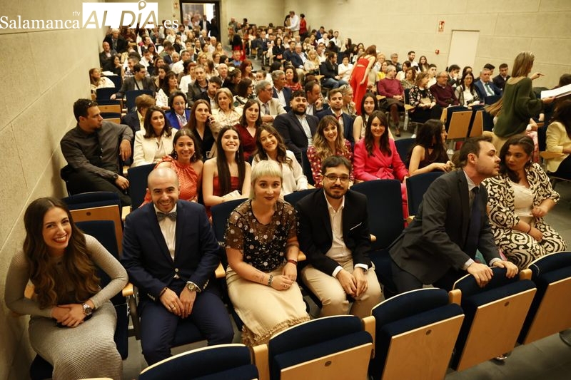Emocionante graduación de los alumnos del Máster en Formación del Profesorado en ESO y Bachillerato, FP y Enseñanza de Idiomas