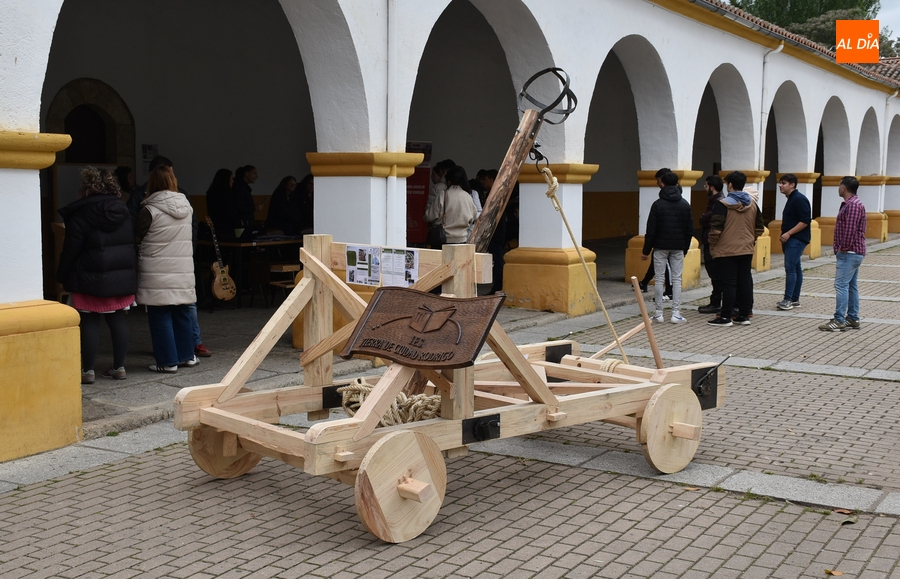 Los IES promocionan su oferta de Formación Profesional con catapulta incluida