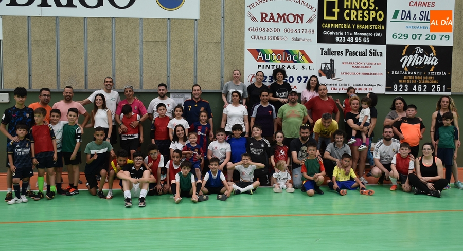 Los prebenjamines y benjamines del III Columnas cierran la temporada jugando contra sus familiares