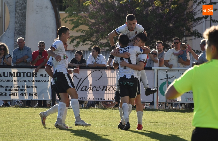 Alberto García, Javi Martín y Pepo encabezan una victoria para los libros de historia
